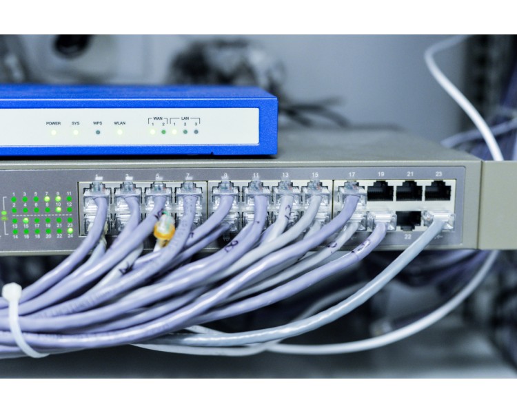 PoE для бизнеса: свобода подключения и экономия ресурсов PoE для бизнеса: свобода подключения и экономия ресурсов